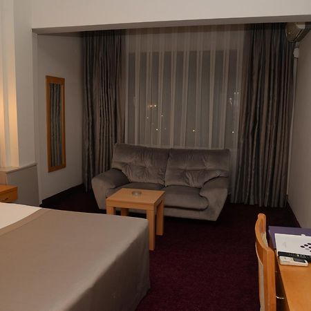 Hande Hotel Mustafakemalpasa ภายนอก รูปภาพ