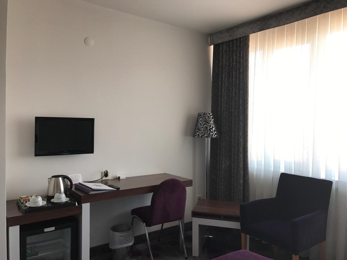 Hande Hotel Mustafakemalpasa ภายนอก รูปภาพ
